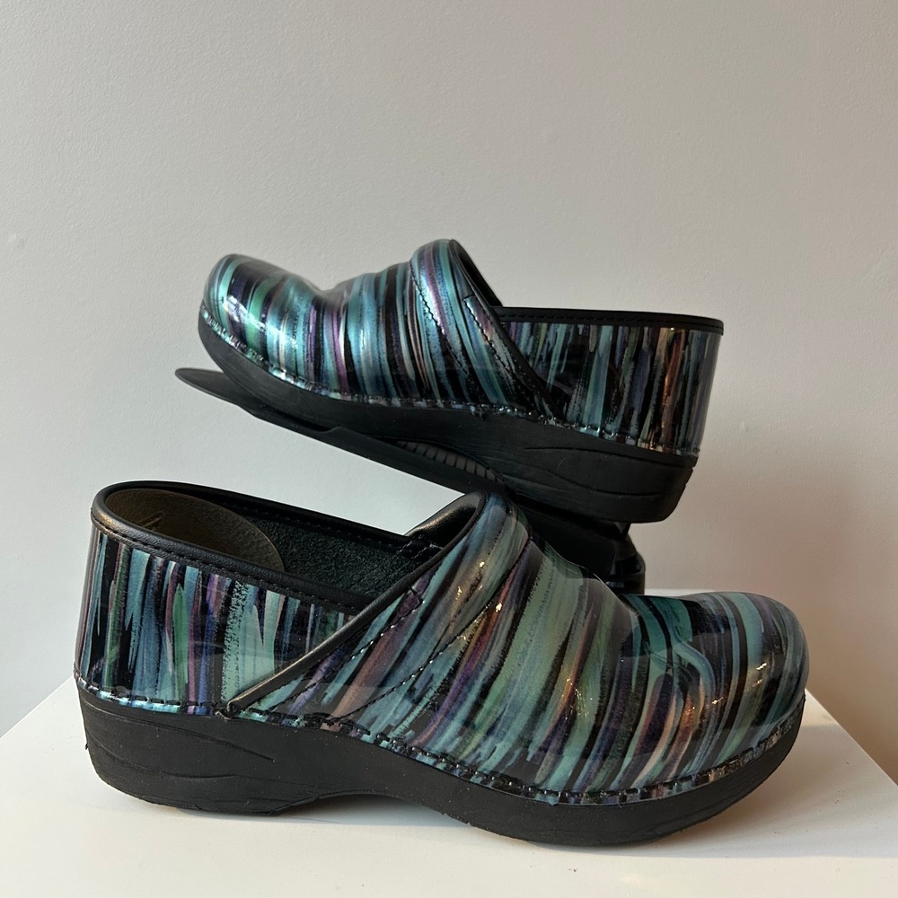 Dansko XP 2.0 Clogs Nursing Slip On 39 Iridescent Metallic Patent Leather